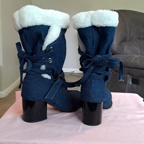❄️ Beautiful 2" Heel Blue Jean Boots NWOT - Picture 3 of 4